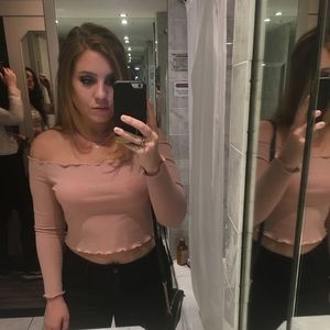 🤍PRETTY LITTLE THING Pink Off The Shoulder Top